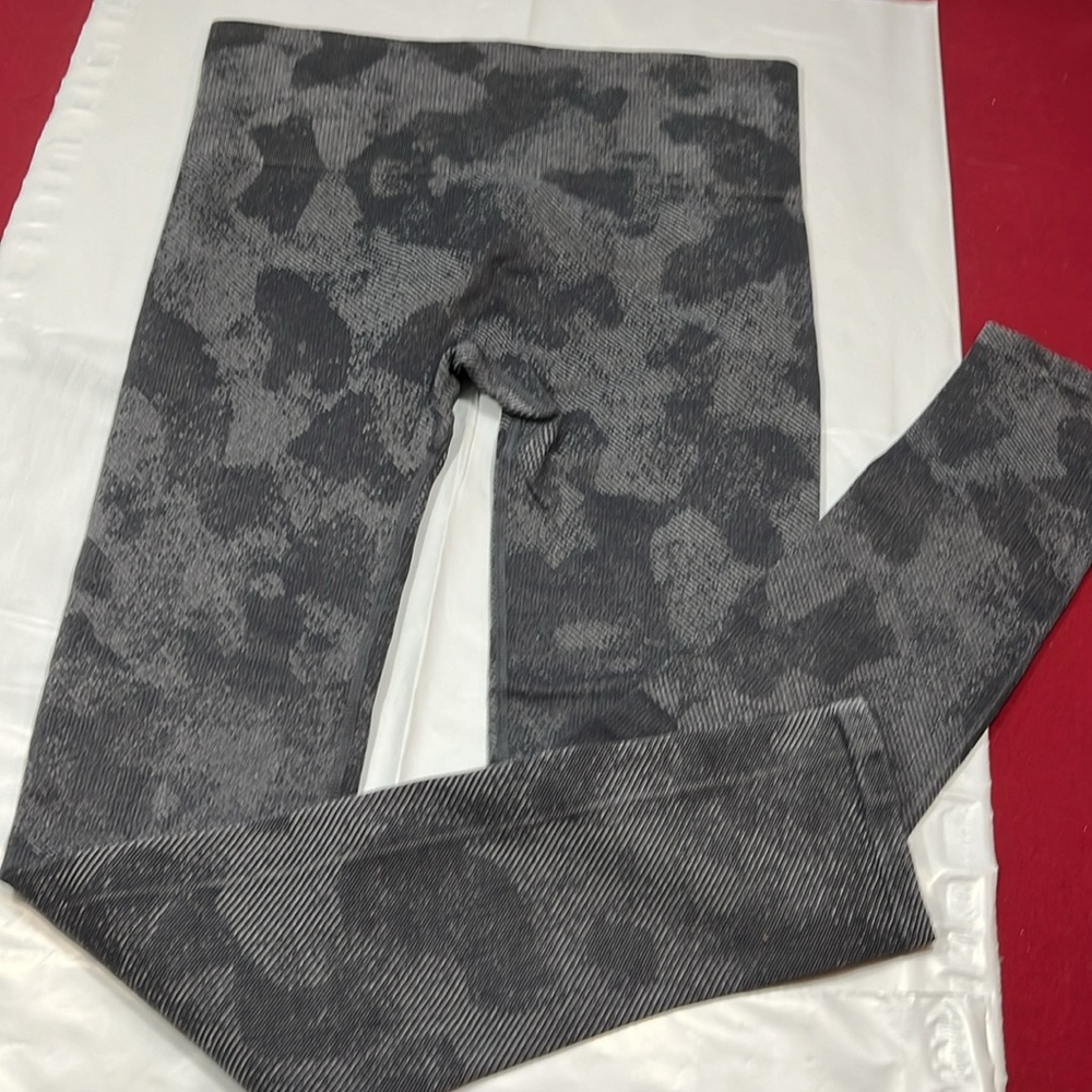 Mono B leggings large women’s dark gray print pull on stretch skinny knit pants